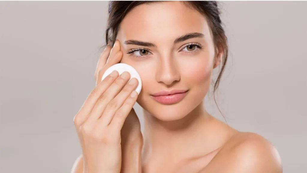 Sfaturi pentru demachierea corectă a tenului